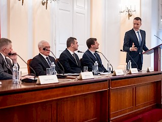 Fotogaléria k článku "Robert Fico: Spoločne s múdrymi ľuďmi vypracujeme Víziu Slovensko 2040"