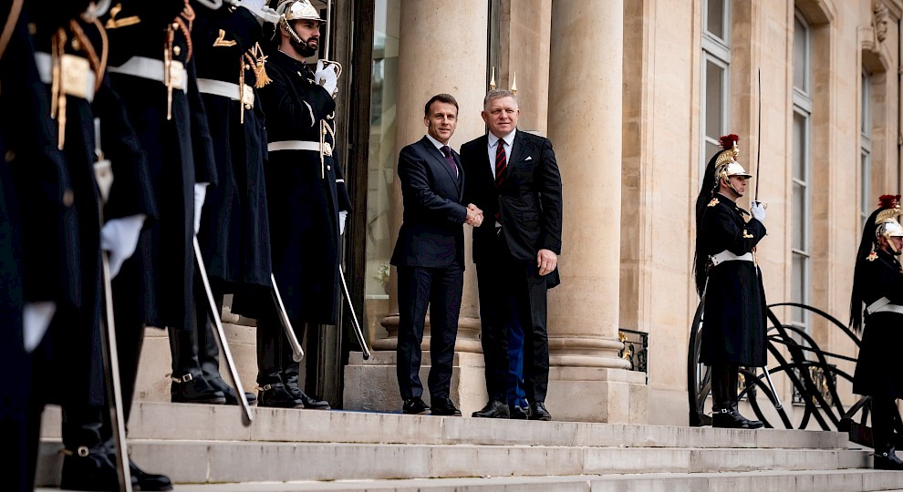 Premiér Robert Fico sa stretol s francúzskym prezidentom Emmanuelom Macronom