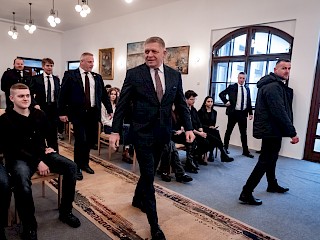 Fotogaléria k článku "Predseda vlády SR Robert Fico v Modre diskutoval so študentmi"