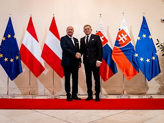 Fotogaléria k článku "Robert Fico, Christian Stocker a Andrej Babiš sa zhodli na potrebe riešiť ceny elektrickej energie v EÚ"