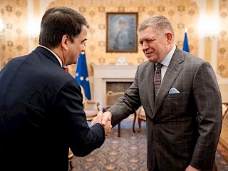 Fotogaléria k článku "Predseda vlády SR Robert Fico diskutoval s podpredsedom Európskej komisie pre súdržnosť a reformy Raffaelem Fittom"