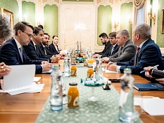 Fotogaléria k článku "Predseda vlády SR Robert Fico diskutoval s podpredsedom Európskej komisie pre súdržnosť a reformy Raffaelem Fittom"