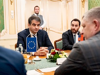 Fotogaléria k článku "Predseda vlády SR Robert Fico diskutoval s podpredsedom Európskej komisie pre súdržnosť a reformy Raffaelem Fittom"