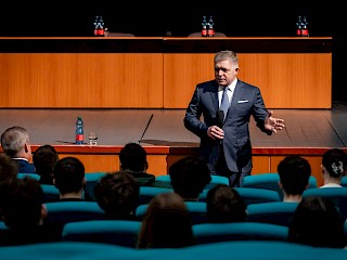 Fotogaléria k článku "Robert Fico študentom: Buďte otvorení novým výzvam a využite obrovské možnosti, ktoré vám svet prináša"